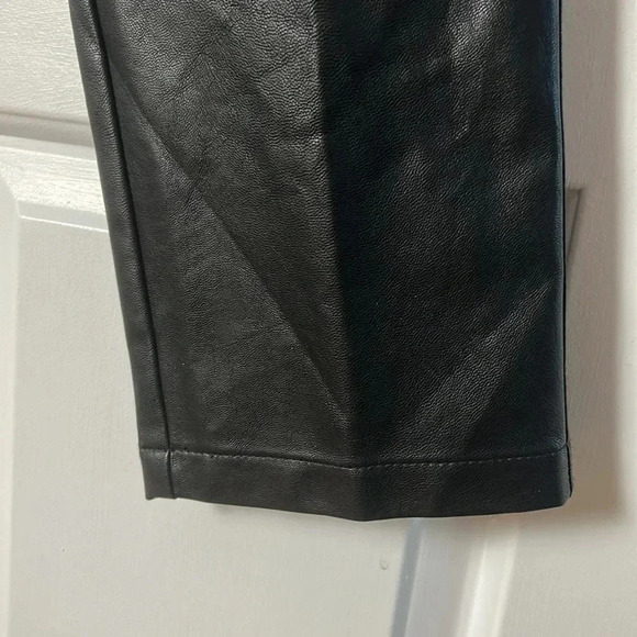 Y2K vtg black women pleather pants size 10 P.
Academia ,goth 
,Whimsigoth,club - Picture 4 of 17